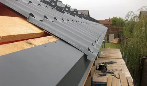 Монтаж профлиста и карнизной планки